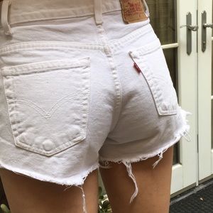LEVI HIGH WAISTED SHORTS